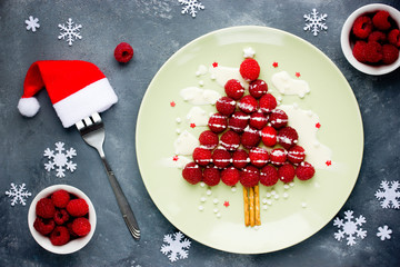 Christmas fun food idea for kids - raspberry Christmas tree