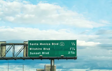 Papier Peint photo Los Angeles Signe de boulevard de Santa Monica dans une autoroute de Los Angeles