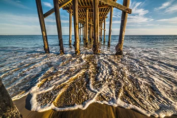 Fotobehang Pier Malibu pier wooden poles