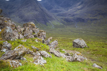 Fototapeta na wymiar Die FairyPools und die Berge von Glenbrittle auf der Insel Skye, Schottland