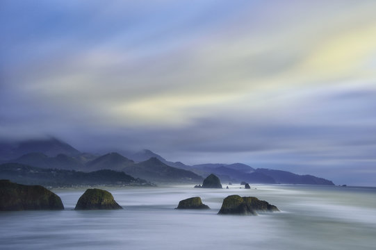Haystack rock, Ecola State Park, Oregon, USA