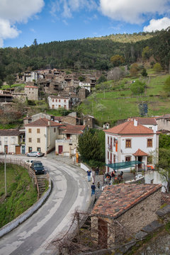 The schist village of Candal