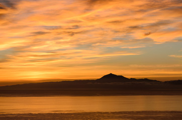 Fototapeta na wymiar Sunrise in the sea for background.