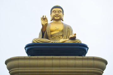 Giant golden buddha statue.