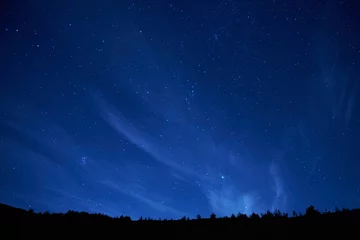 Foto op Plexiglas Nacht Blauwe donkere nachtelijke hemel met veel sterren