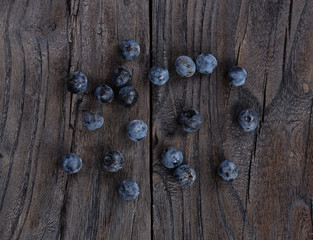 Obraz na płótnie Canvas blueberries on a black wooden background