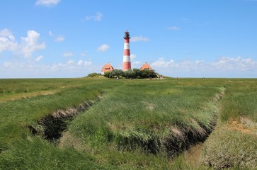 Fototapeta na wymiar Der Westerhever Leuchturm an der Küste von Schleswig-Holstein in Deutschland