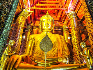 Fototapeta premium the golden buddha image of thailand