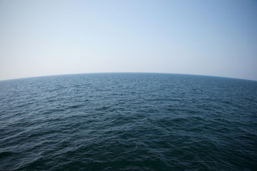 Ocean and curved horizon