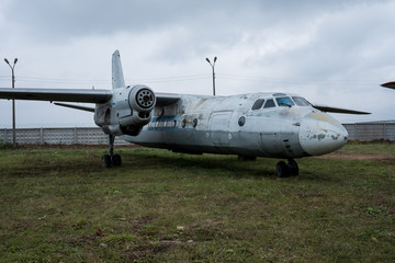 Russische Flugzeuge und Helikopter