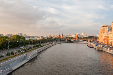 Москва. Вид на Московский Кремль с Патриаршего моста.