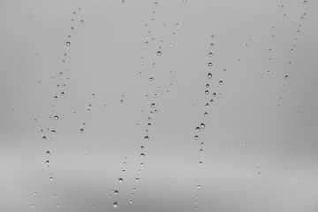 Lluvia en los cristales de la ventana
