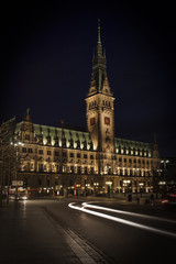 Fototapeta na wymiar Hamburger Rathaus bei Nacht