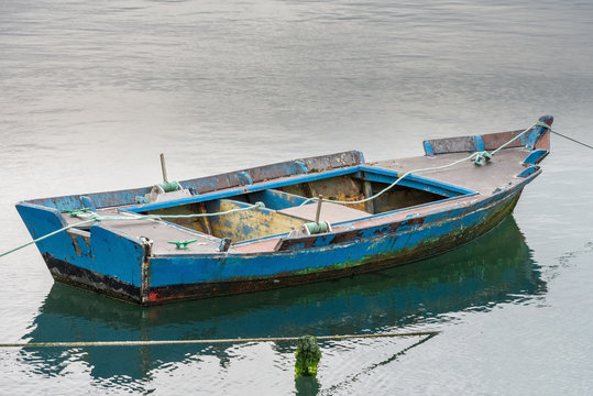 Fototapeta fishing boat anchored on the docks