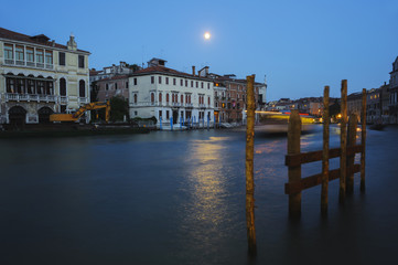 Mond und Nacht am Canal Grande in Venedig