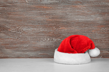 Obraz na płótnie Canvas Santa Claus hat on wooden background