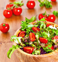 Mixed lettuce salad and tomatoes