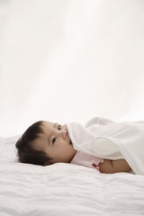 Obraz na płótnie Canvas Baby girl with blanket
