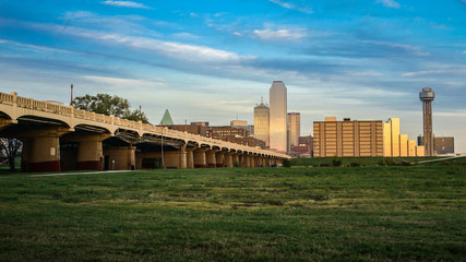 Naklejka premium Dallas Skyline Evening