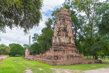Fototapeta na wymiar Wat Mahathat temple, Ayutthaya Historical Park, Phra Nakhon Si A