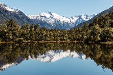 Fototapeta na wymiar mountain range reflecting in lake in Southern Alps near Lewis Pass, New Zealand
