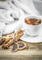 Obraz na płótnie Canvas Cup of hot tea with lemon, a cinnamon stick