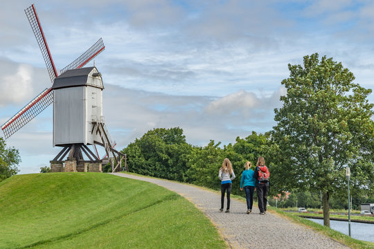 die alte Windm&uuml;hle Bonne Chieremolen, Kruisvest in Br&uuml;gge Belgien