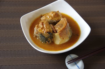 サバの味噌煮（缶詰）
