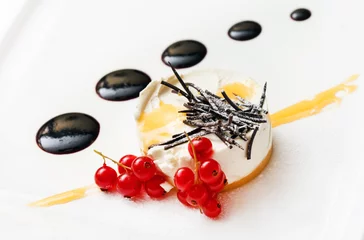 Fotobehang Cheesecake with chocolate sauce © Maksim Shebeko