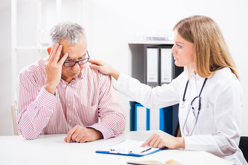 Patient is telling doctor about his health problems.