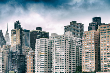 Fototapeta na wymiar Buildings of Manhattan as seen from Roosevelt Island, New York C