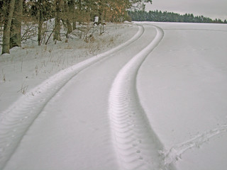 Winterweg im Schnee