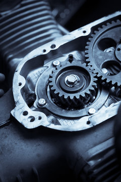 Timing sprockets in boxer engine