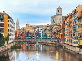 Fototapeta na wymiar historical jewish quarter in Girona, view of the river, Barcelona, Spain, Catalonia