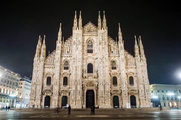 Fototapeta premium Milan Cathedral on the Piazza del Duomo (Cathedral Square) in the night in Milan, Italy