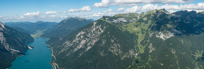 Achensee in Tirol mit Rofangebirge Panorama