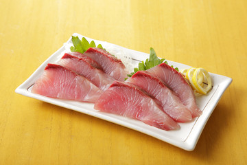ぶりの刺身　Sliced raw fish