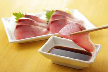 ぶりの刺身　Sliced raw fish