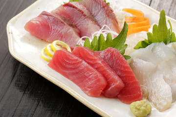 メバチマグロの刺身　Sliced raw bigeye tuna