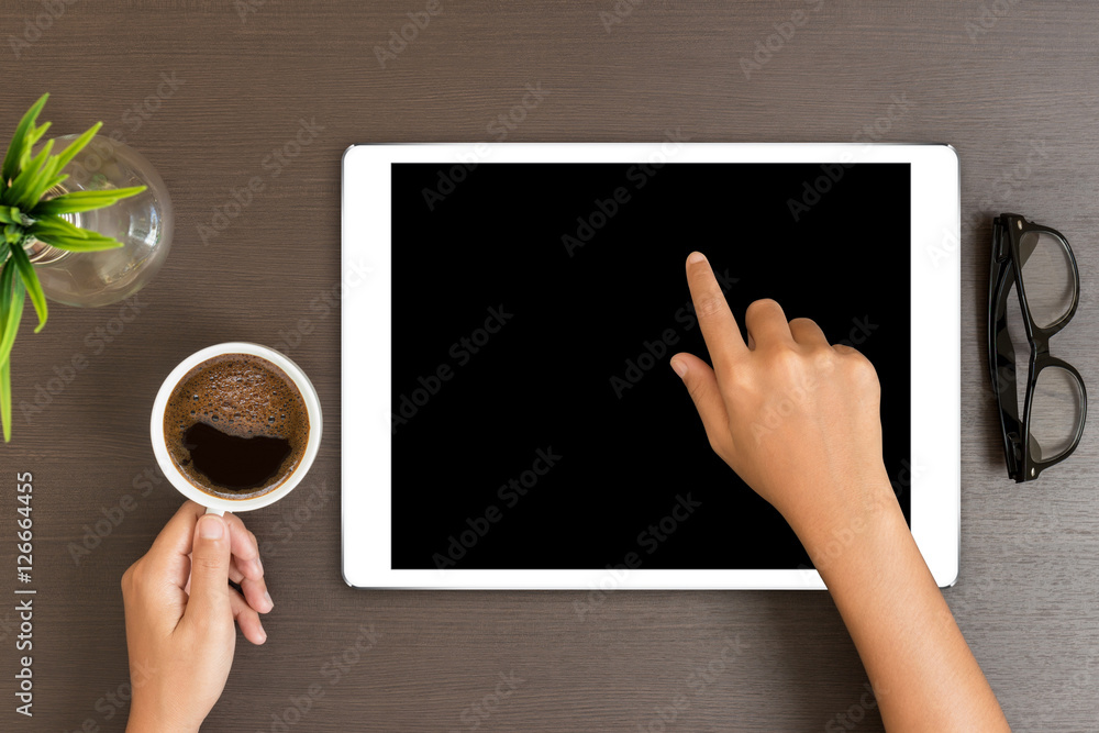 Aufkleber hand use white tablet on desk table top view