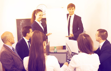 Obraz premium Businessman presents new development plan at poster