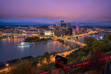Fototapeta na wymiar View of downtown Pittsburgh