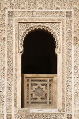 Façade. Medersa Ben Youssef, école coranique, fondée par le Sultan mérinide Abu al-Hassan. Marrakech. Maroc.