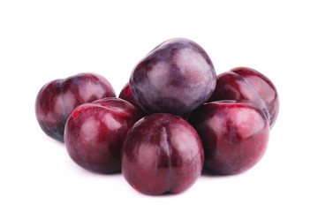 Obraz premium Red plum fruit isolated on white background