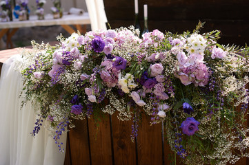 Fototapeta na wymiar decor of flowers wedding bride and groom table