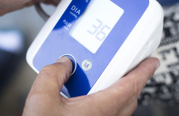 Blood pressur pulse rate meter