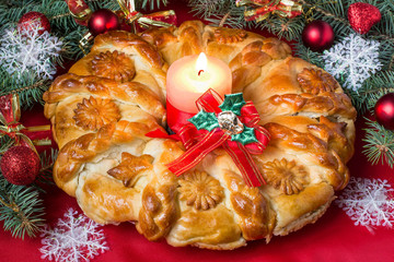 The original festive cake in the form of a Christmas wreath