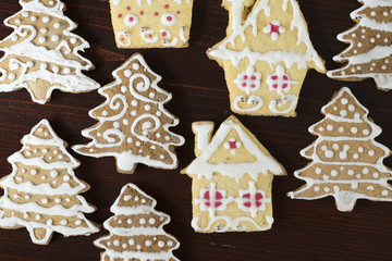 Gingerbread  christmas  tree and house  on a wooden background