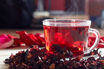 Red Hibiscus tea in glass mug - obrazy, fototapety, plakaty