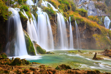 Fototapeta na wymiar Beautiful waterfall at Plitvice National Park